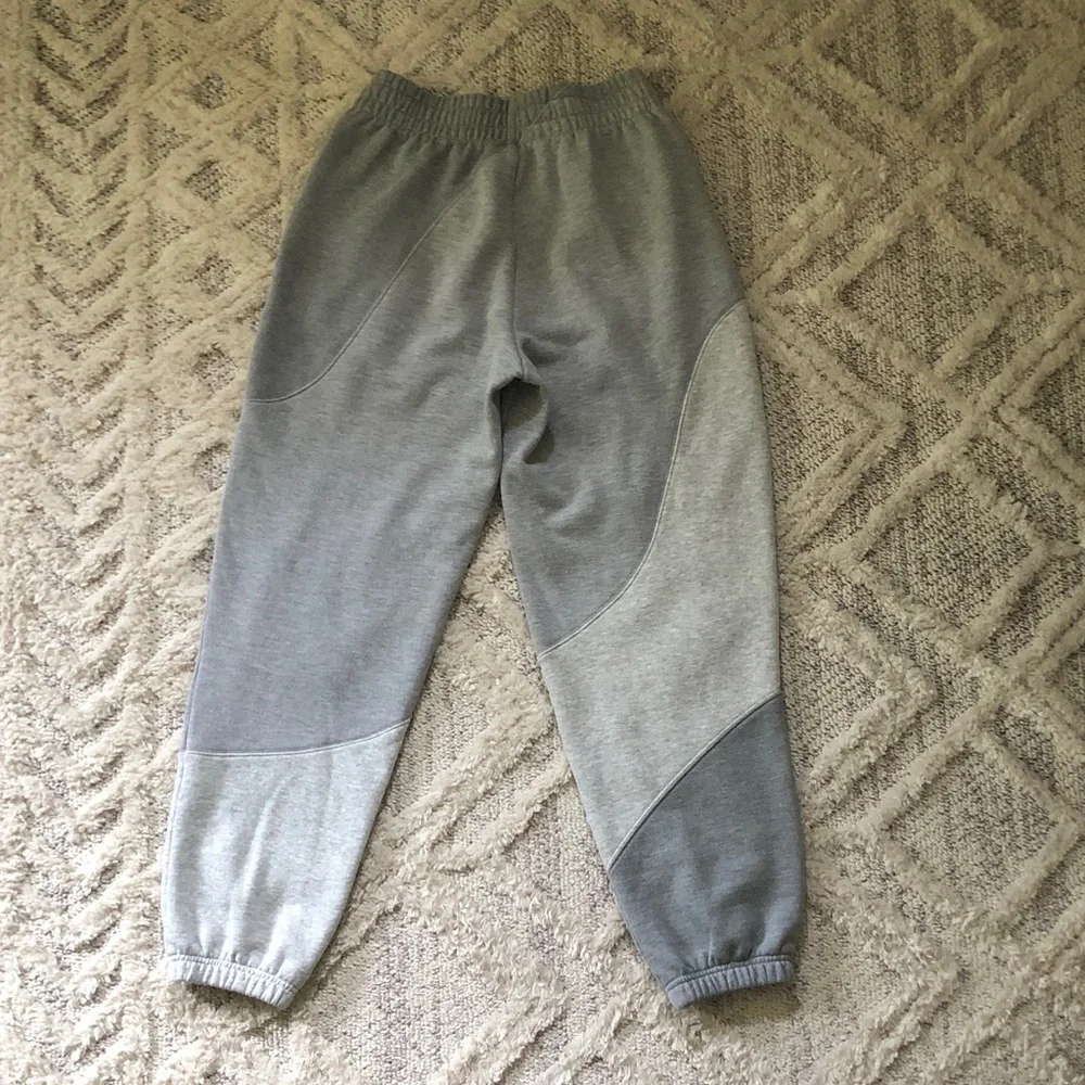 ALO Yoga Make Waves Sweatpant  gray tonal size XS - Picture 2 of 7
